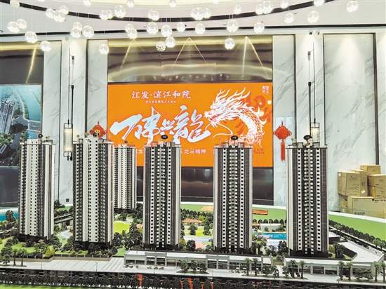 各大樓盤新春氣氛濃郁。