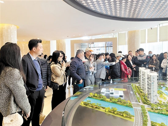 僑胞購房熱拉高本地樓盤成交量。