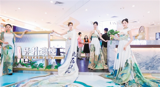 保利瑯悅城市展廳開放現(xiàn)場(chǎng)。