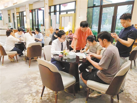 新政出臺吸引更多消費者看房。