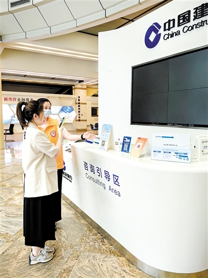 公積金貸款利率調(diào)整后，吸引更多市民辦理。