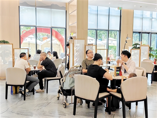 7月，高品質(zhì)樓盤的熱銷帶動了市場的活躍度。