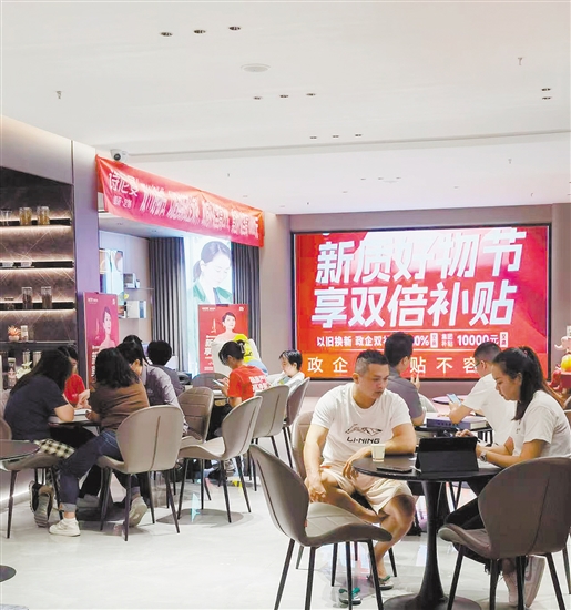 在江門一些家具店，補貼宣傳隨處可見。