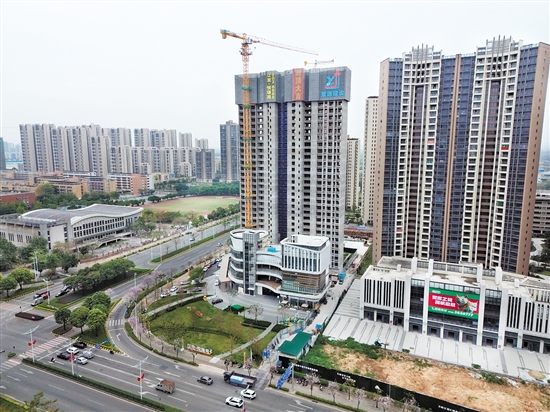 江發(fā)·悅璟苑項目1號住宅樓結(jié)構(gòu)順利封頂。