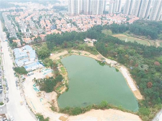 位于蓬江區(qū)豬乸環(huán)地段灝昌園小區(qū)東側(cè)、翡翠觀瀾小區(qū)西北側(cè)地塊已于4月9日成功出讓。