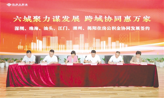 簽約現(xiàn)場。