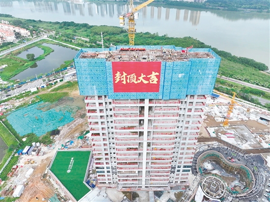 江發(fā)·天御灣6號樓順利封頂。