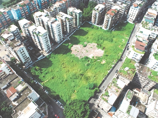 掛牌出讓地塊位于蓬江水南片區(qū)，住宅區(qū)密集，人氣旺盛。