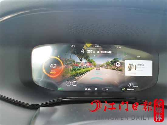 更加智能化的新能源汽車，對(duì)汽車芯片的需求更多。