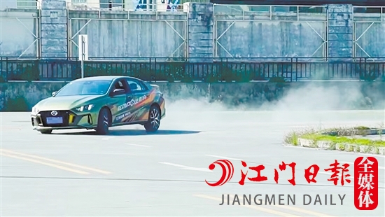 車(chē)主充分體驗(yàn)了影豹的性能。