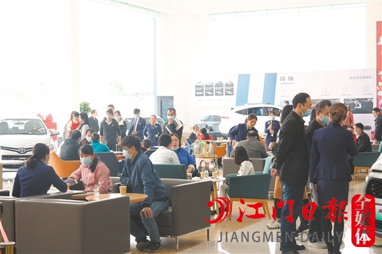 今年1月，不少4S店迎來(lái)消費(fèi)者買車過(guò)年的熱潮。