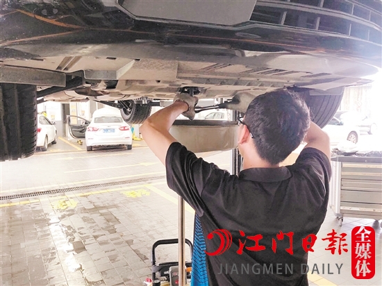 汽車4S店的售后服務(wù)越來越好。