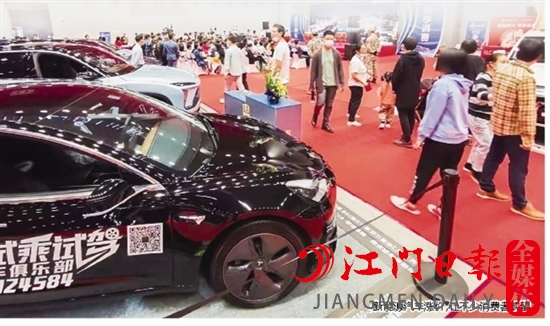 新能源汽車漲價(jià)，讓不少消費(fèi)者觀望。