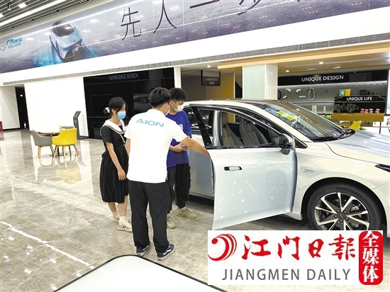 隨著油價(jià)不斷攀升，想購(gòu)買新能源汽車的消費(fèi)者也越來(lái)越多。