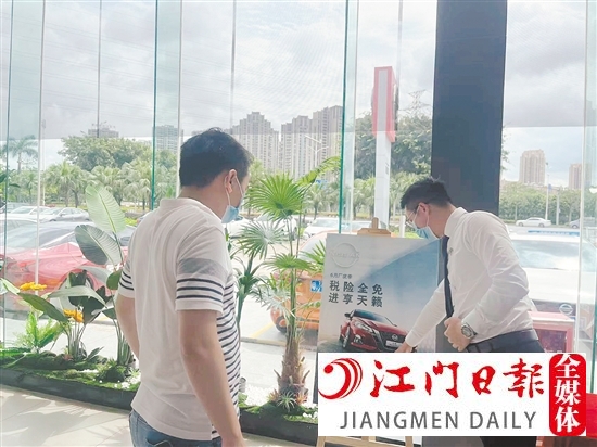 購(gòu)置稅減征政策吸引消費(fèi)者目光。