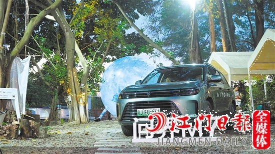問(wèn)界M7外觀時(shí)尚大氣。