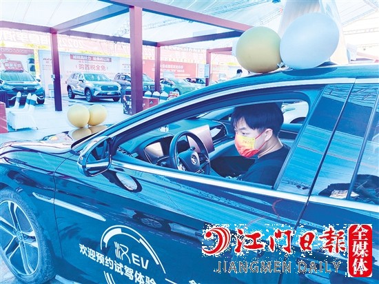 高端新能源汽車越來越受到消費(fèi)者關(guān)注。
