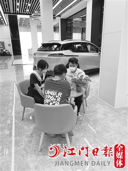 消費(fèi)者在購車時(shí)，應(yīng)要求經(jīng)營者對車輛作出真實(shí)全面的介紹。