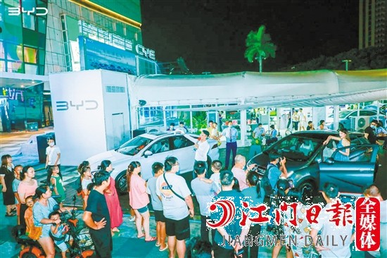 在過去的一年，新能源汽車受到許多消費(fèi)者的青睞。