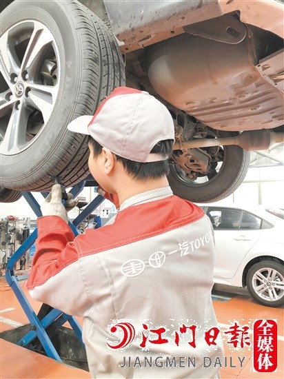駕車(chē)出行前，要做好車(chē)輛保養(yǎng)。