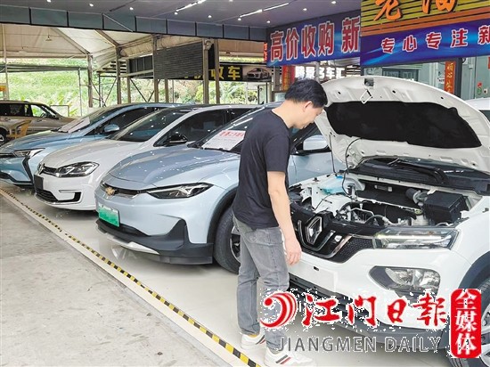 今年以來(lái)，消費(fèi)者購(gòu)買二手車熱情高漲。