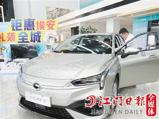購買新能源汽車的消費者越來越多。