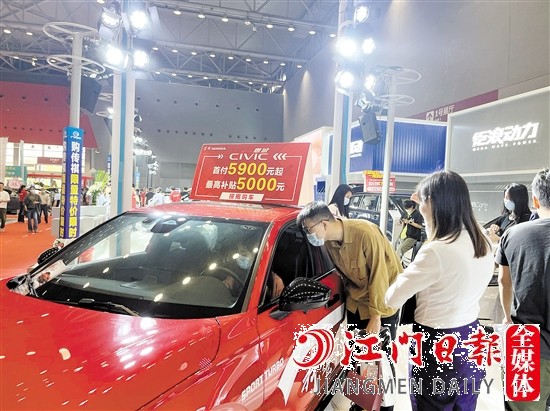 本屆“五一”車展期間，許多汽車經(jīng)銷商將推出購車優(yōu)惠。