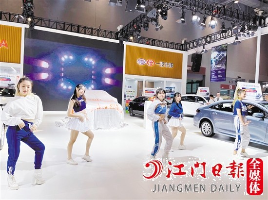 端午車(chē)展現(xiàn)場(chǎng)將有精彩的表演。