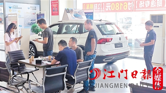 為盡早清理庫存，不少汽車經銷商加大優(yōu)惠力度。