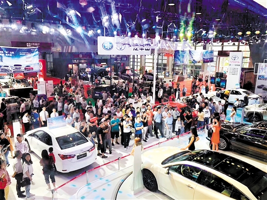 往屆本報車展人氣旺。