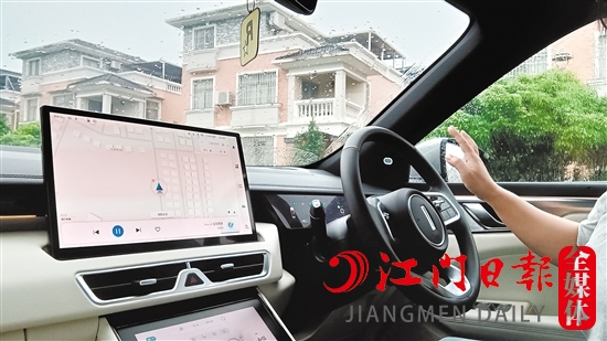 新車內飾進行了全新設計，比起老款車型更具豪華感。