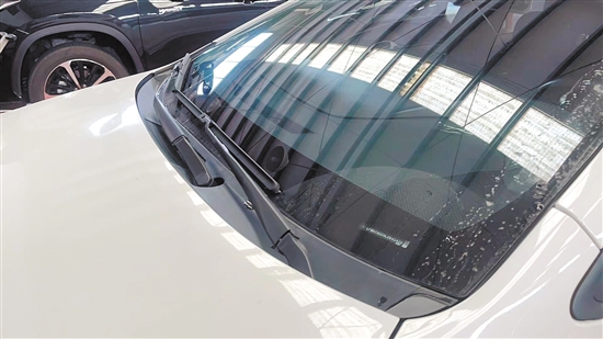 車架號可在汽車前擋風(fēng)玻璃左下角找到。
