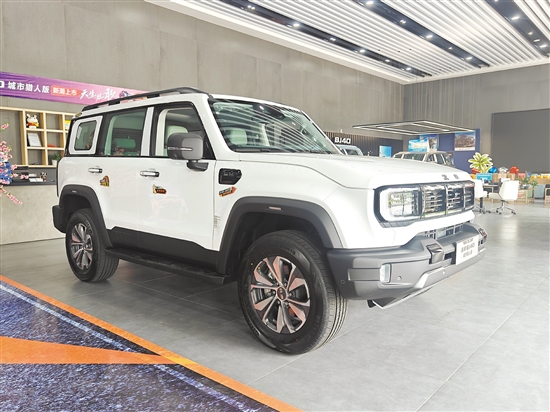 全新BJ40定位世家級(jí)潮野SUV，風(fēng)格獨(dú)特。