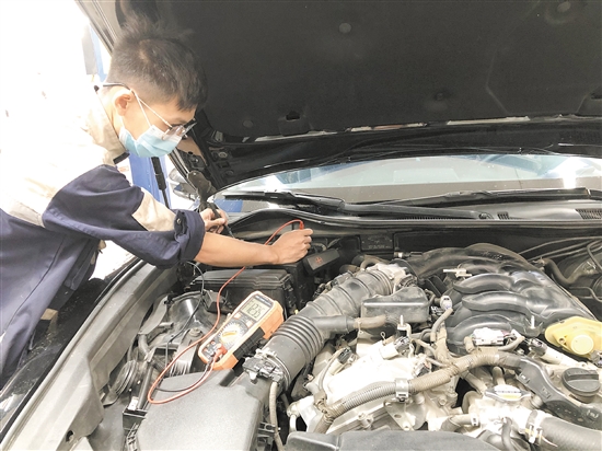 定期檢查車輛的線路是否老化、破裂，避免車輛自燃。