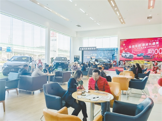 車商積極沖量吸引了許多消費(fèi)者的目光。