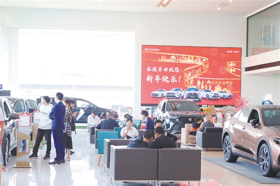 今年1月，買車過年大軍讓4S店熱鬧起來。
