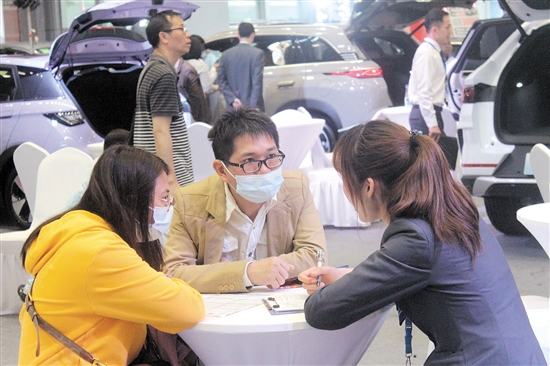 消費者在簽訂購車合同時不妨多注意。