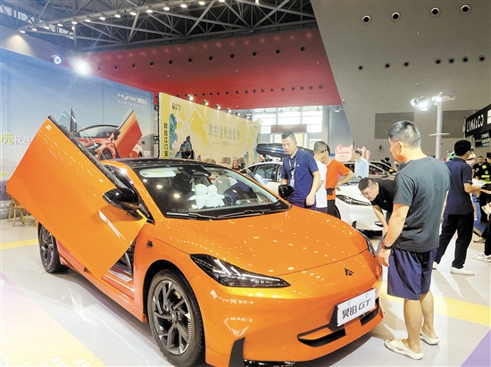 每一屆車展都能吸引數(shù)十家經(jīng)銷商參展，方便消費(fèi)者貨比三家一站式買車。