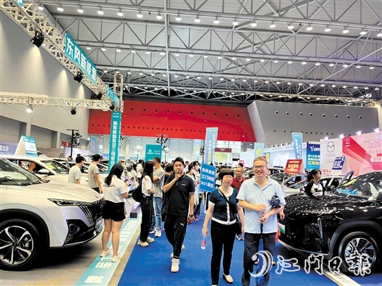 “五一”車(chē)展人氣旺，現(xiàn)場(chǎng)成交給力。