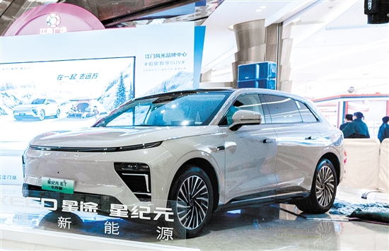 全新星紀元ET增程四驅(qū)車型外觀時尚運動。